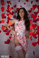 Brunette flashing pussy