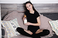 Brunette babe posing Brunette babe posing